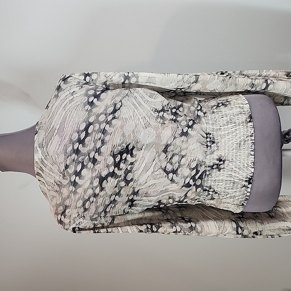 Bebe gray animal print sheer surplice neck blouse smocked hem Medium - Picture 10 of 10